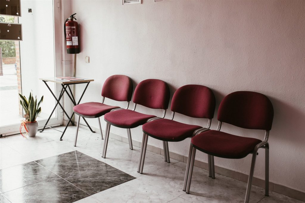 Imagen sillas de la sala de espera